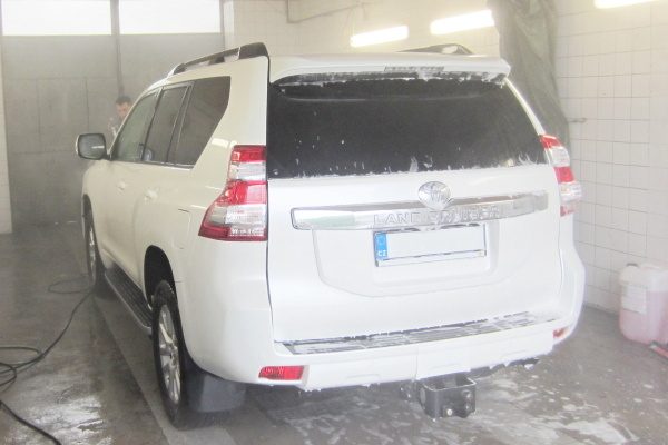 Ruční mytí vozidla aktivní pěnou